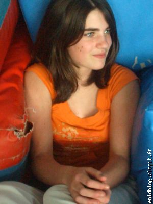 Lucie qui est tomb�e dans les coussins !